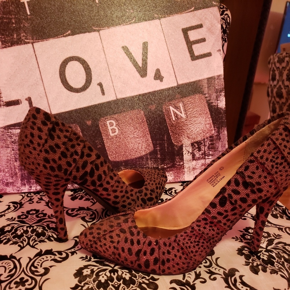 Cheetah high heels💕